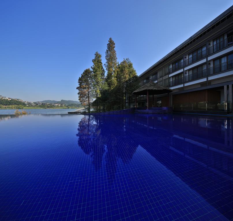 Baiyun Lakeside Hotel Guangzhou Bagian luar foto
